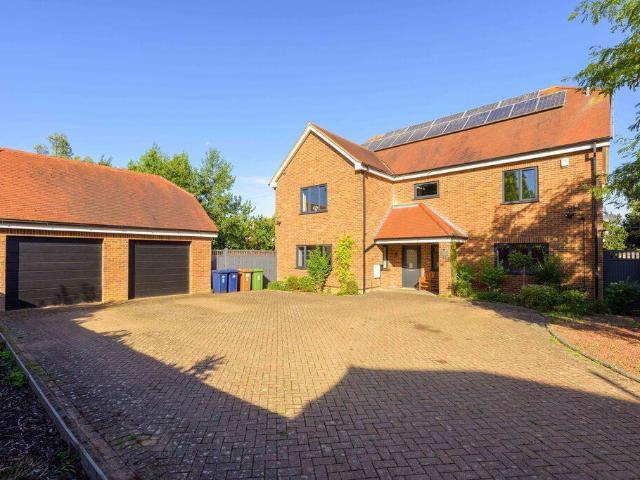 5 bedroom detached house for sale
