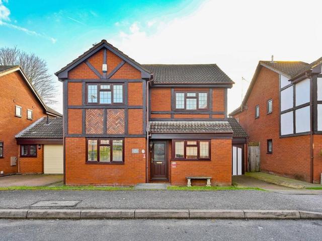 5 bedroom detached house for sale