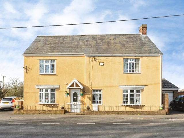 5 bedroom detached house for sale