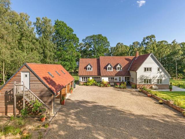 5 bedroom detached house for sale