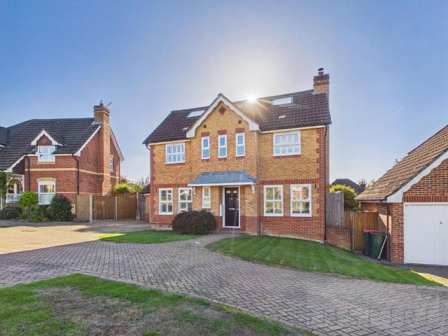 5 bedroom detached house for sale