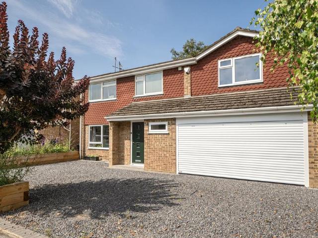 5 bedroom detached house for sale