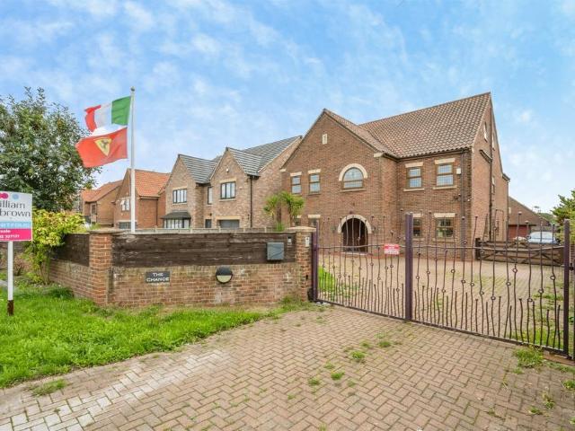 5 bedroom detached house for sale