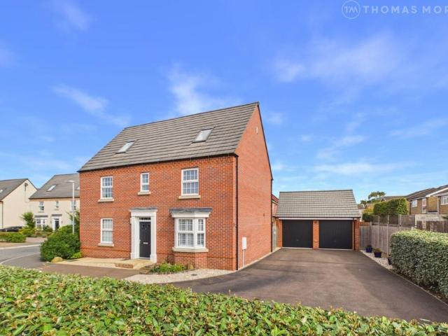 5 bedroom detached house for sale