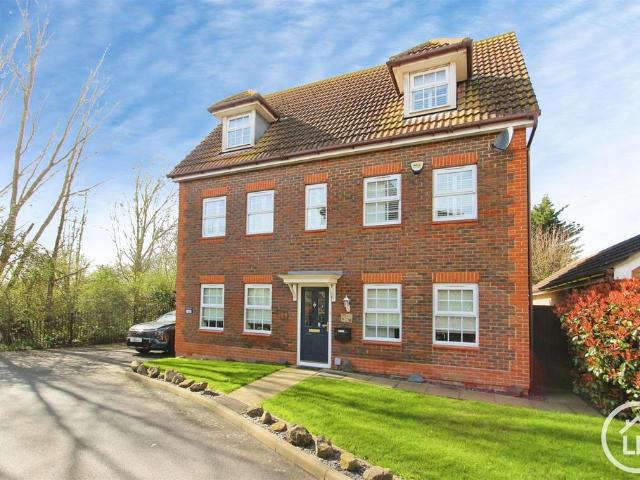 5 bedroom detached house for sale