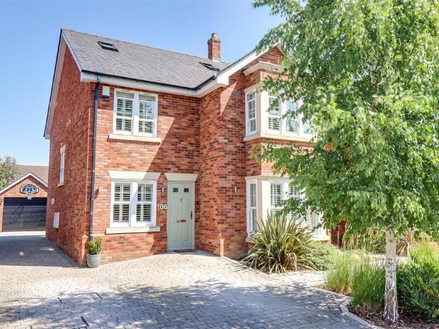 5 bedroom detached house for sale