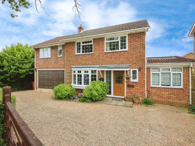 5 bedroom detached house for sale