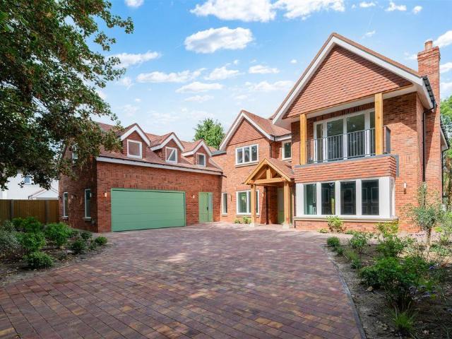 5 bedroom detached house for sale