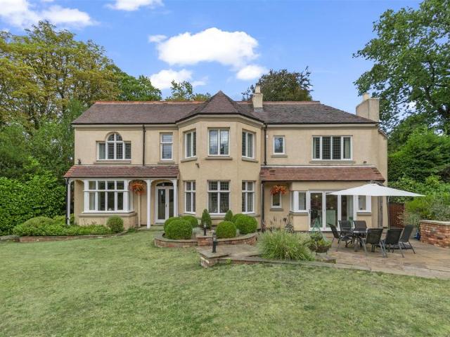 5 bedroom detached house for sale