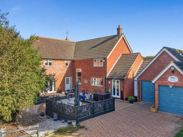 5 bedroom detached house for sale