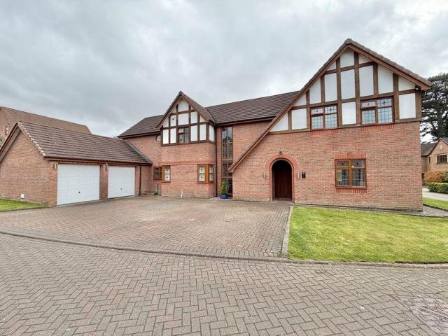5 bedroom detached house for sale