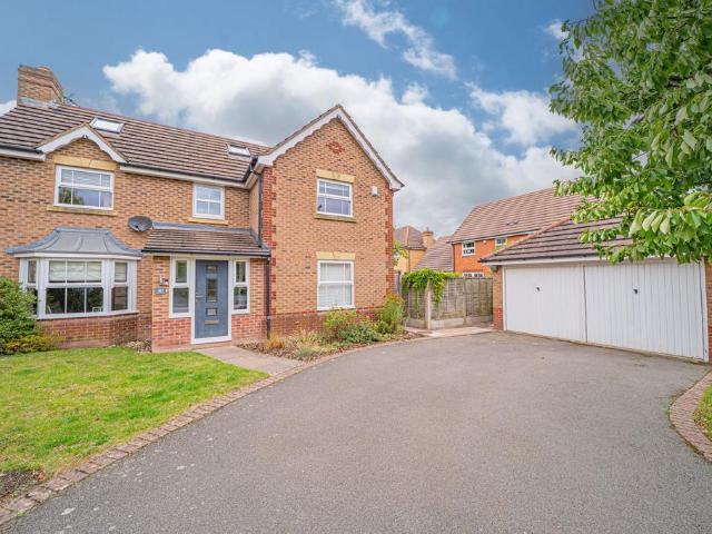 5 bedroom detached house for sale