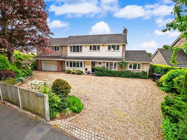 5 bedroom detached house for sale