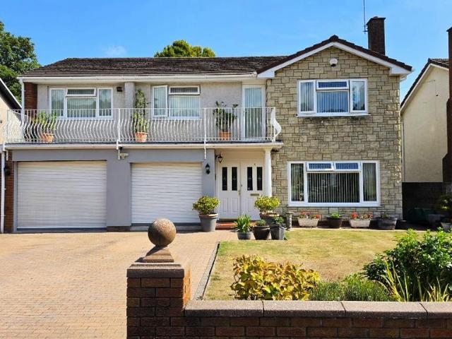 5 bedroom detached house for sale