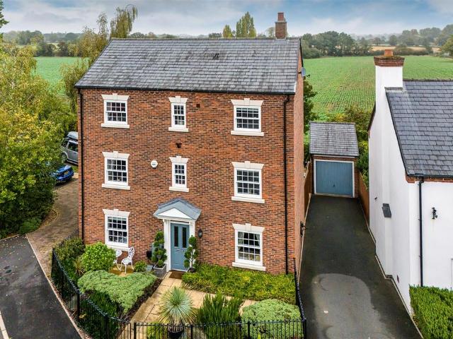 5 bedroom detached house for sale