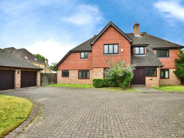 5 bedroom detached house for sale