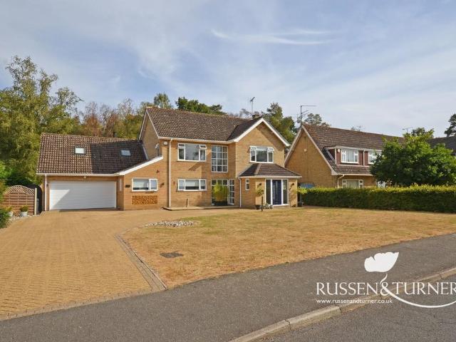 5 bedroom detached house for sale