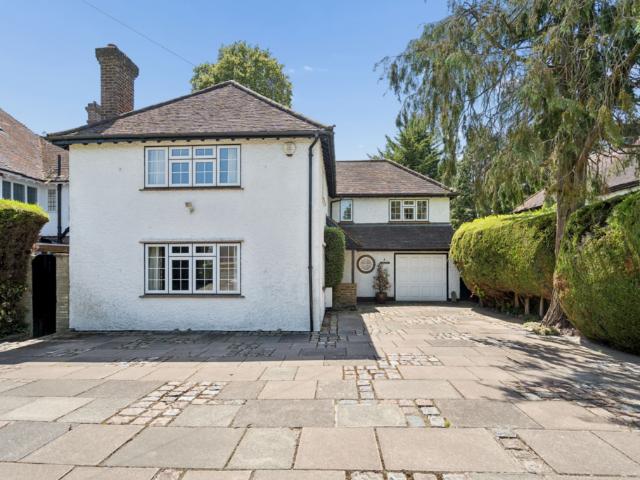 5 bedroom detached house for sale