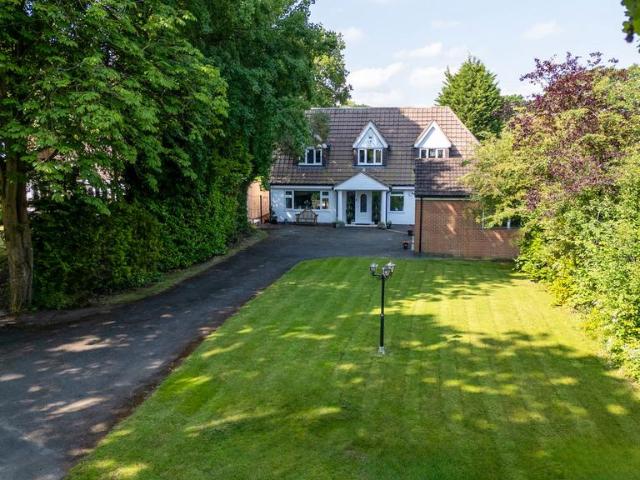 5 bedroom detached house for sale