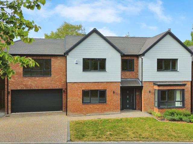 5 bedroom detached house for sale
