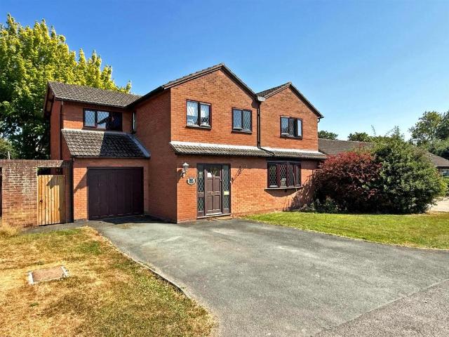 5 bedroom detached house for sale