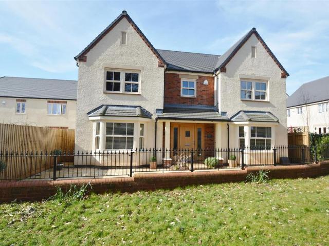 5 bedroom detached house for sale