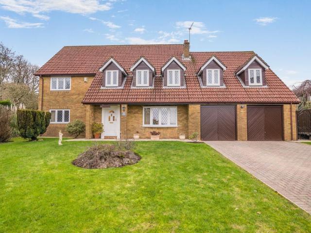 5 bedroom detached house for sale