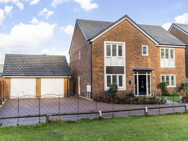 5 bedroom detached house for sale