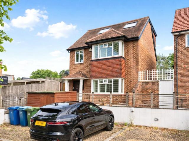 5 bedroom detached house for sale