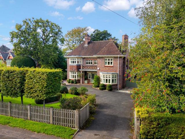 5 bedroom detached house for sale