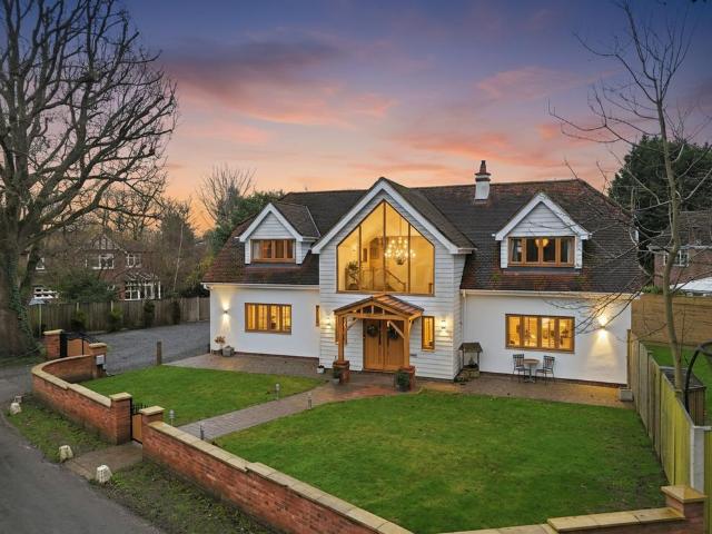 5 bedroom detached house for sale
