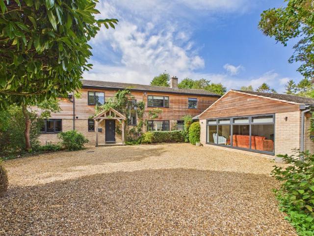 5 bedroom detached house for sale