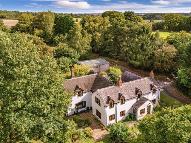 5 bedroom detached house for sale