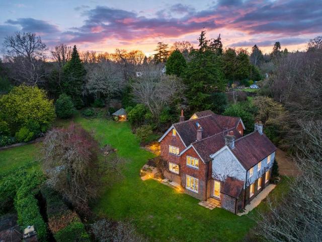 5 bedroom detached house for sale