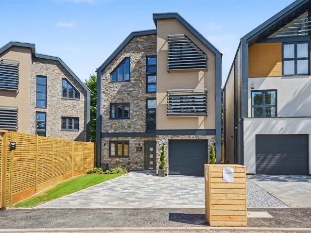 7 bedroom detached house for sale