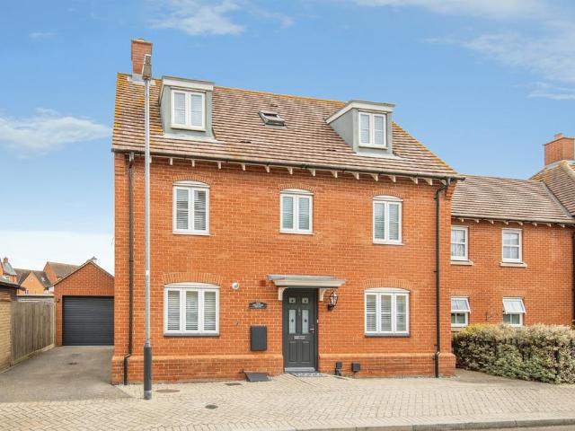 5 bedroom detached house for sale
