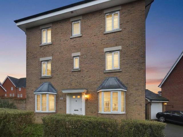 5 bedroom detached house for sale