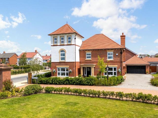 5 bedroom detached house for sale