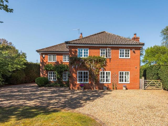 5 bedroom detached house for sale