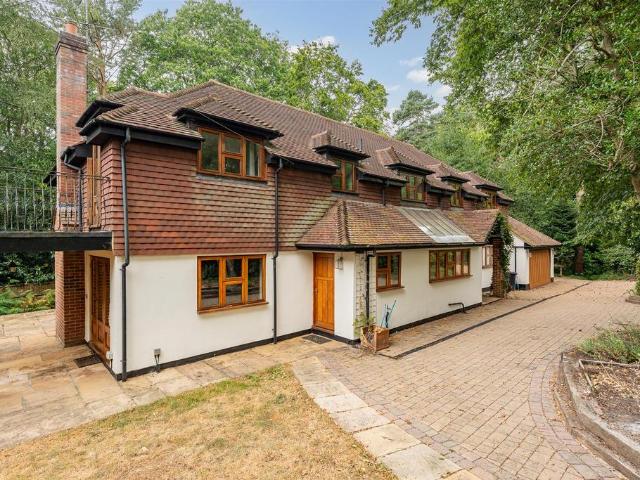 5 bedroom detached house for sale