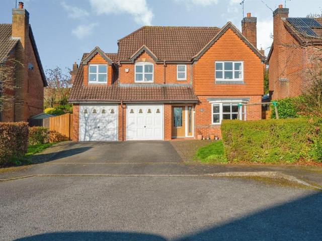 5 bedroom detached house for sale