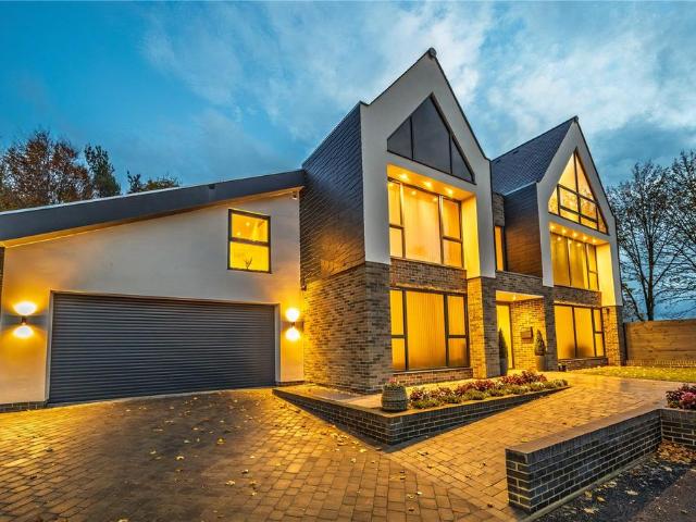 5 bedroom detached house for sale