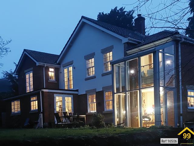 5 bedroom detached house for sale
