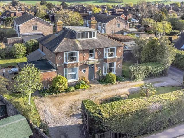 5 bedroom detached house for sale