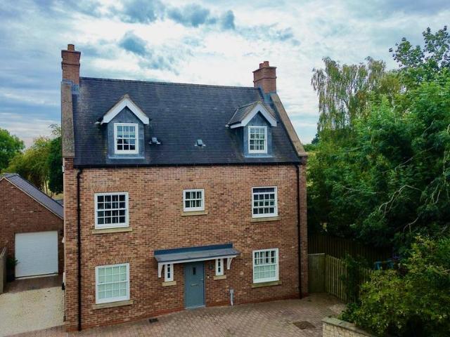 5 bedroom detached house for sale