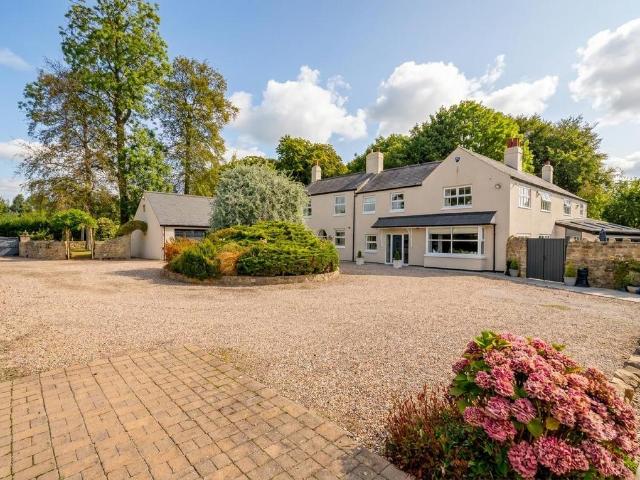5 bedroom detached house for sale