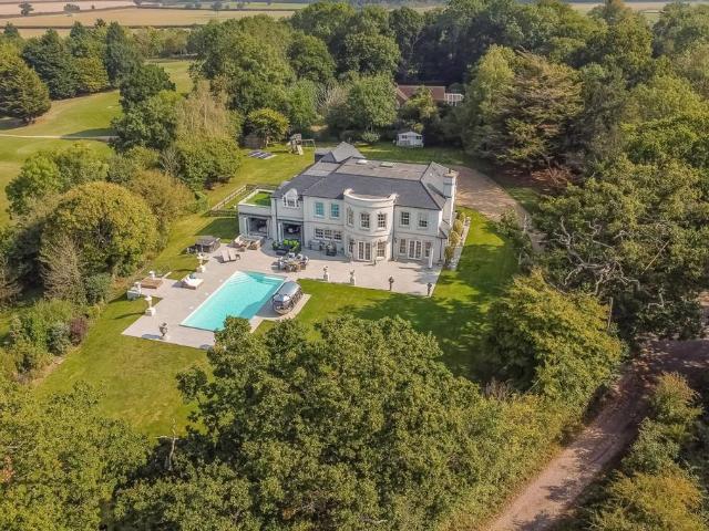 5 bedroom detached house for sale