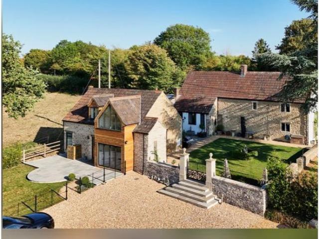 6 bedroom detached house for sale