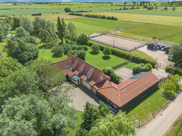 5 bedroom detached house for sale
