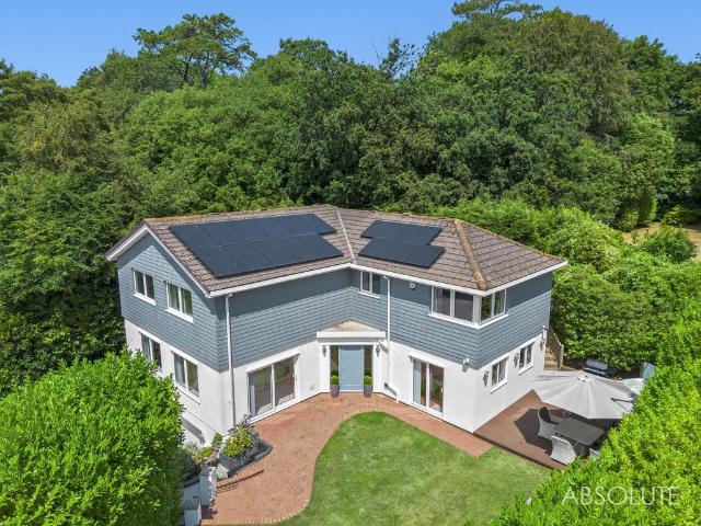 5 bedroom detached house for sale